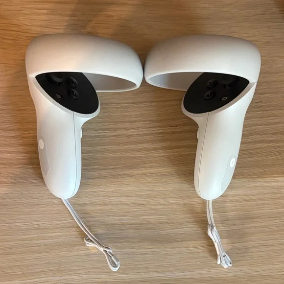 New Pair of Original Oculus 2 Controllers - Picture 1 of 6